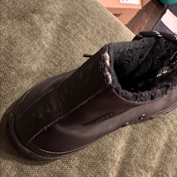 Black Leather/ fur   Converse - Picture 4 of 16